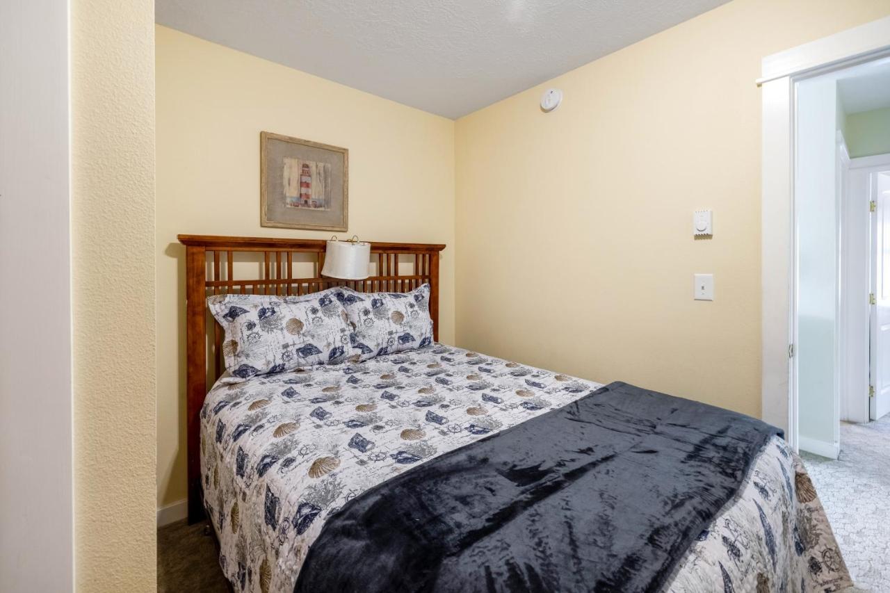 Captain'S Quarters And Cabins Depoe Bay Quarto foto