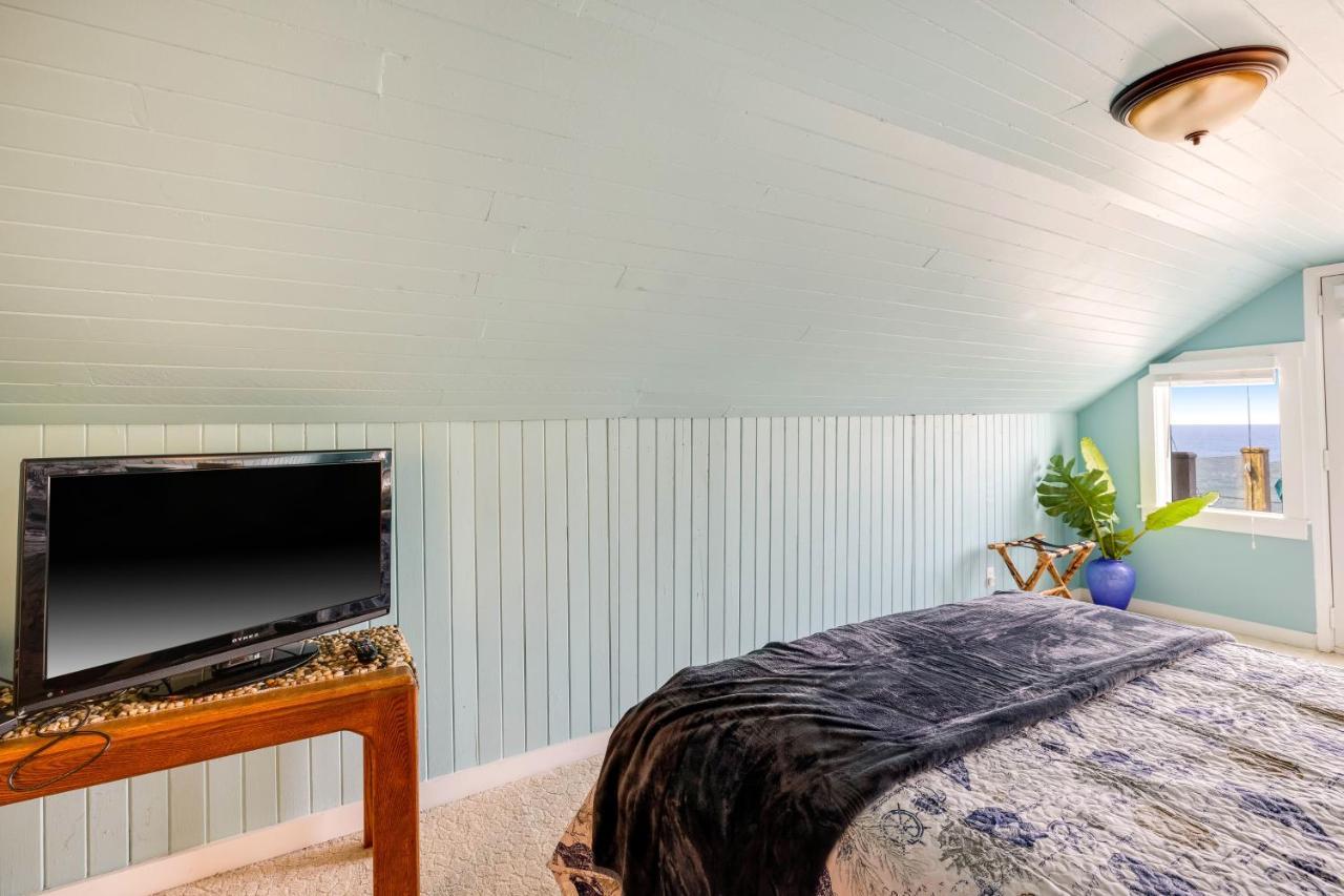 Captain'S Quarters And Cabins Depoe Bay Quarto foto