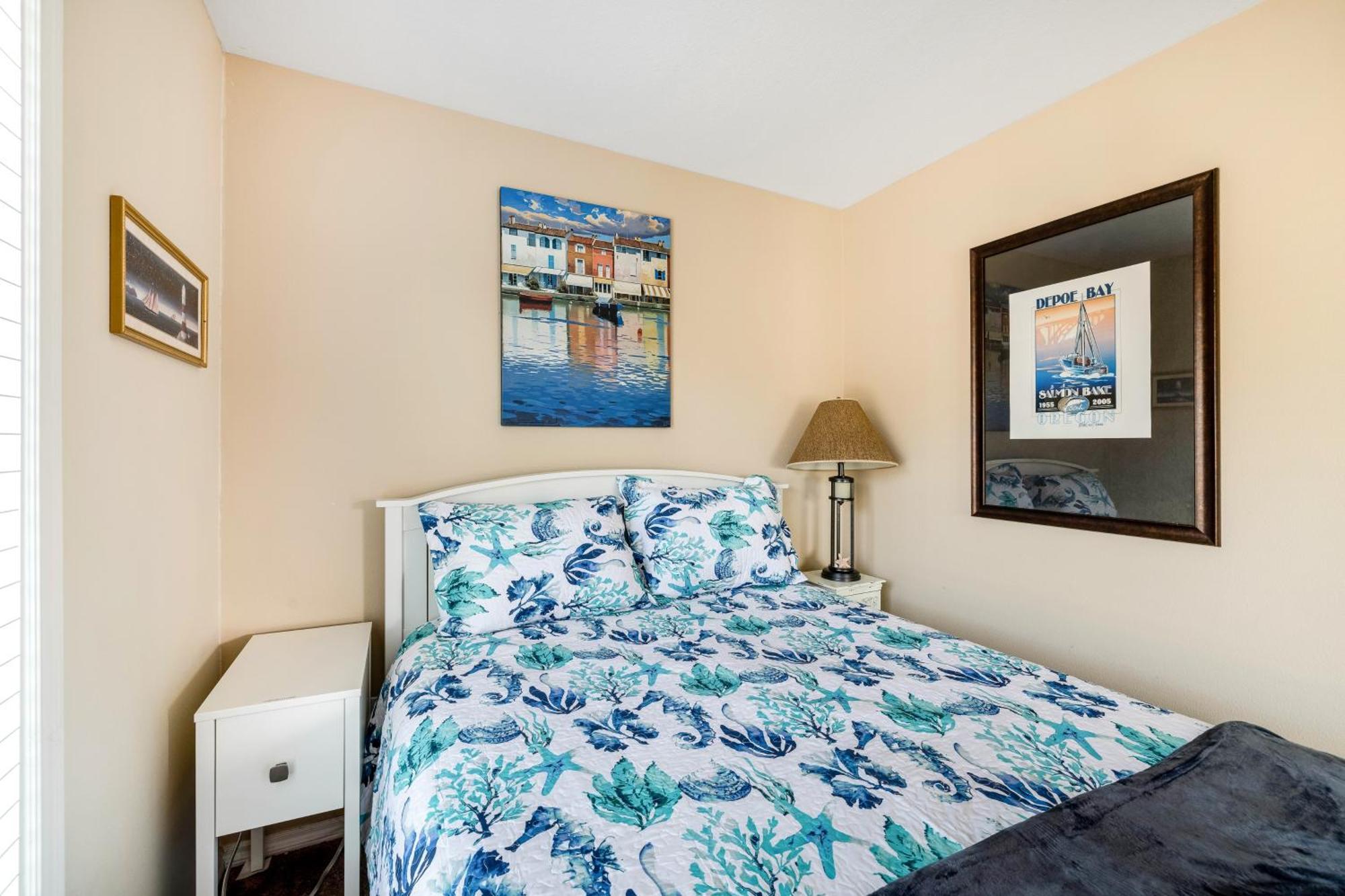 Captain'S Quarters And Cabins Depoe Bay Quarto foto