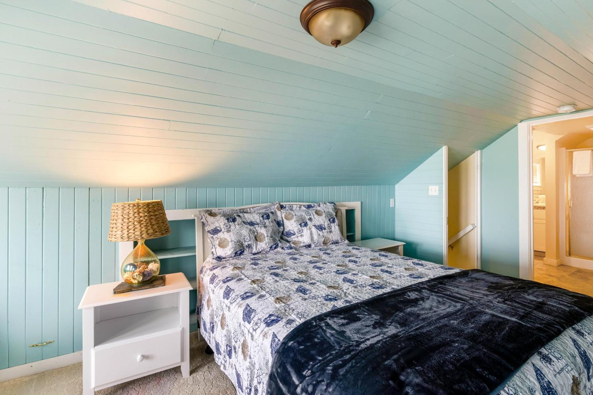 Captain'S Quarters And Cabins Depoe Bay Quarto foto